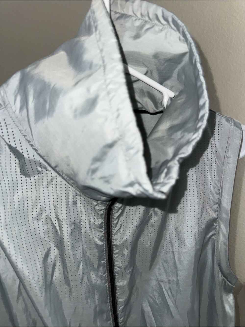 Nike track vest with reflective - Picture 2 of 6
